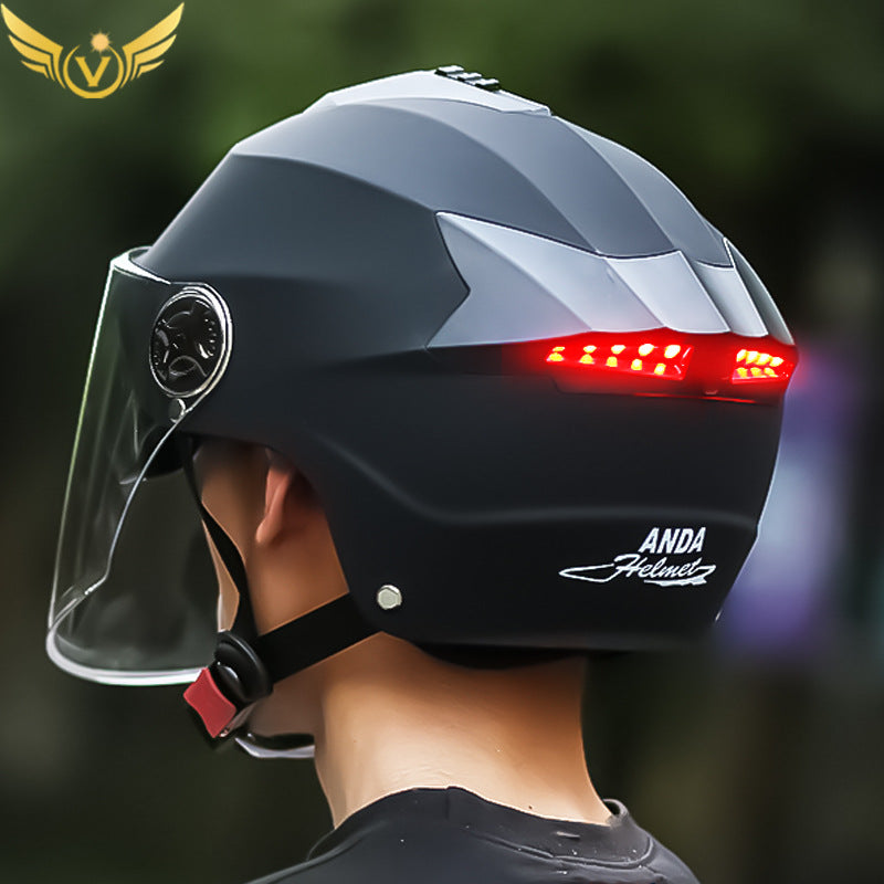 Casque LED rechargeable casque de moto batterie casque dur protection solaire été moyen casque transpirable