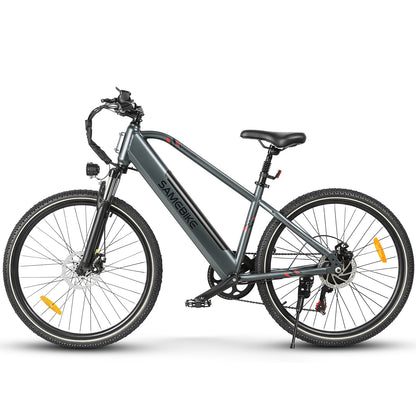 Vélo électrique SAMEBIKE modèle RS-A01 gris avec cadre moderne et épuré, batterie intégrée, freins à disque, suspension avant, et pneus robustes, idéal pour les trajets quotidiens et les balades tout-terrain avec style et performance.