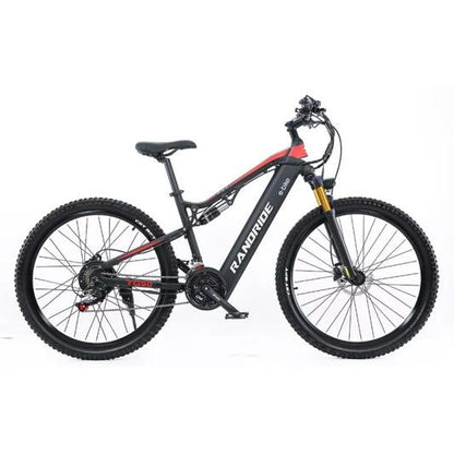 Vélo électrique tout-terrain Randride avec cadre en aluminium robuste, suspension intégrale, pneus larges pour une meilleure adhérence, et système de transmission performant, idéal pour les aventures en plein air et les déplacements sur terrains accidentés.